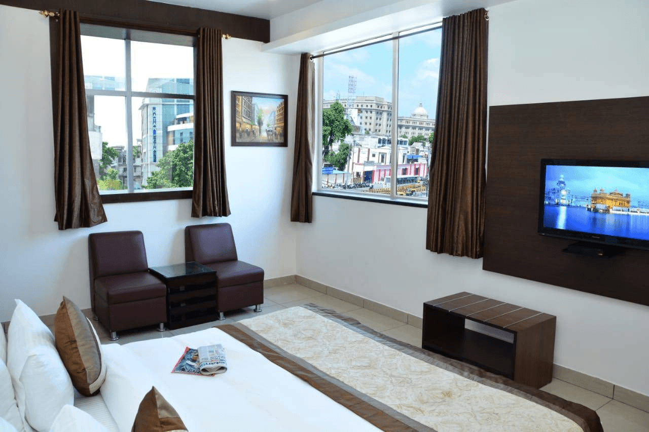 Hotel Surya International Lucknow room interior